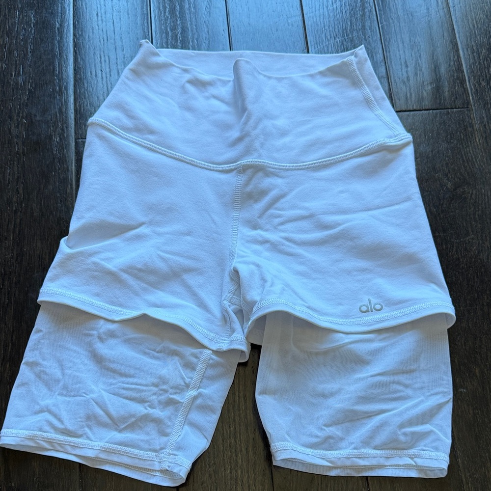 ALO Yoga Women's White Bike Shorts